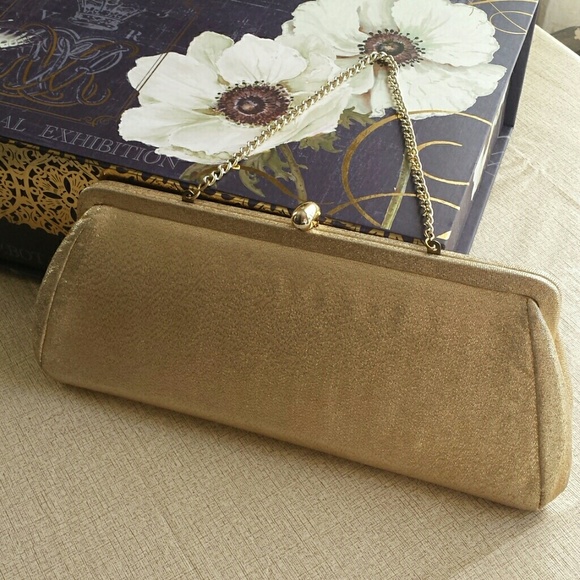 VINTAGE SHIMMER GOLD CLUTCH W/CHAIN