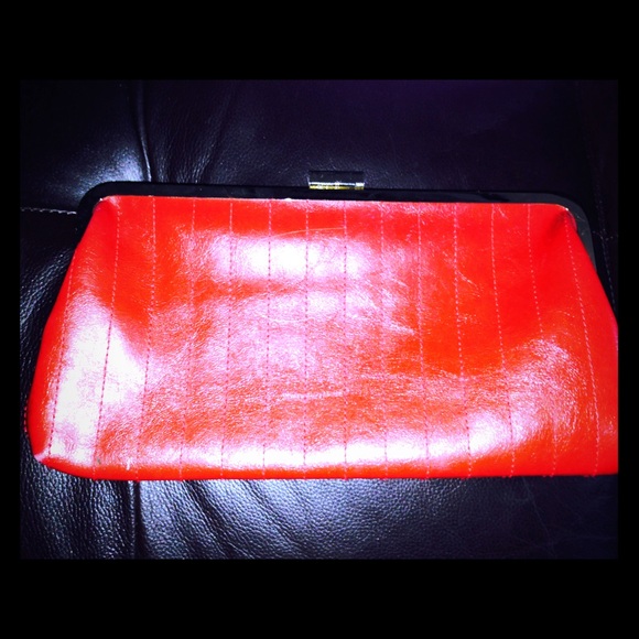 Red clutch - Picture 1 of 1