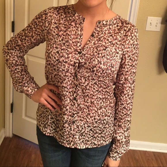 🚫SOLD IN BUNDLE!🚫NWT! Chic patterned blouse - Picture 4 of 4