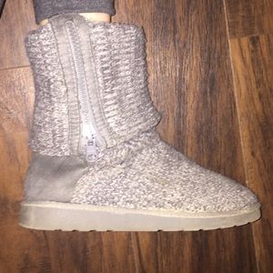 -grey sweater boot