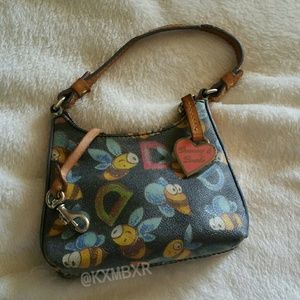 🎀 Dooney and Bourke Bumble Bee Bitsy Mini Bag. 🎀