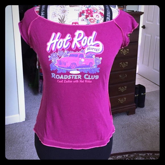 lei Tops - Vintage Fuchsia Off-the- Shoulder Tee