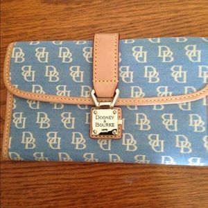 Baby blue DOONEY & BURKE wallet
