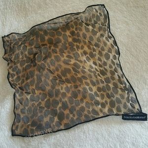 🎀 Dolce and Gabbana pocket square. 🎀