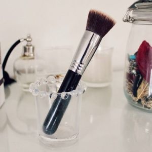 Sigma F80 flat kabuki brush