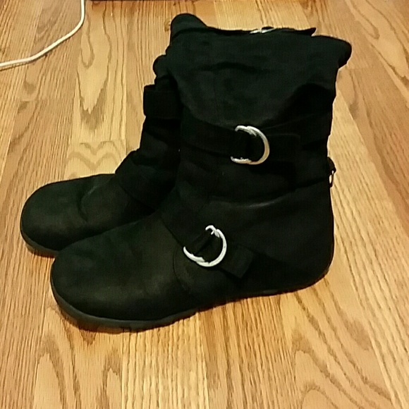 Boots - Picture 3 of 4