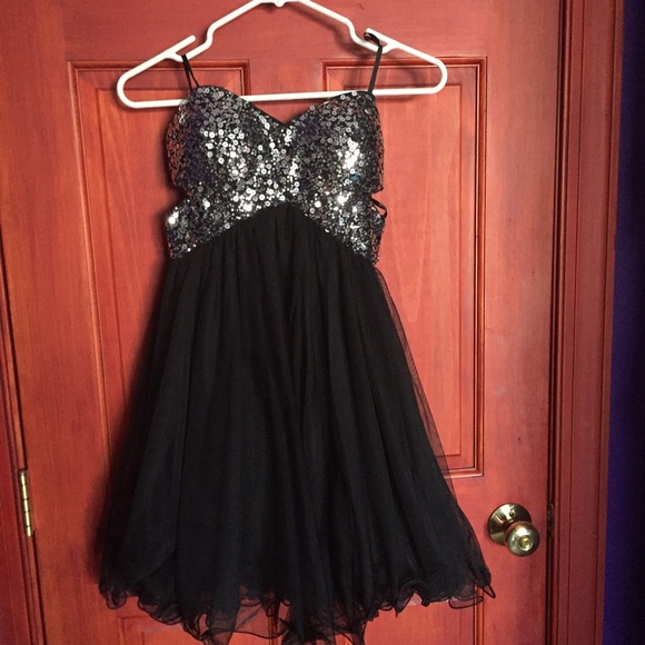 Strapless formal dress