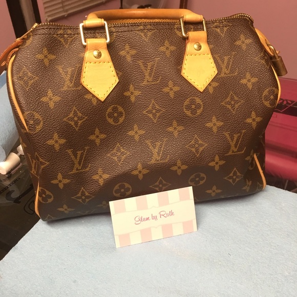 Authentic Louis Vuitton Speedy 25 - Picture 1 of 4
