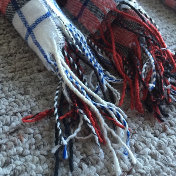 Plaid scarf - Picture 2 of 2