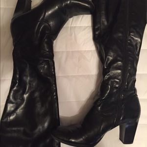 Black boots with heel