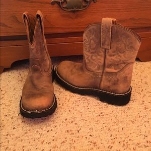 Western Ariat boots!