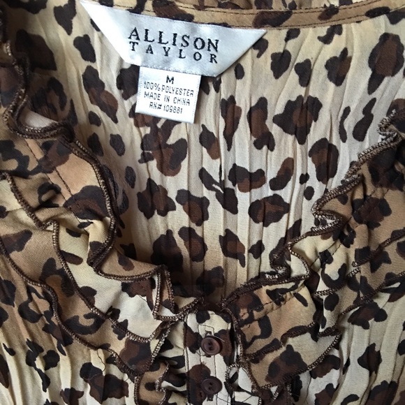 Leopard top. - Picture 2 of 2