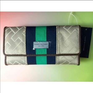 NWT Tommy Hilfiger Wallet