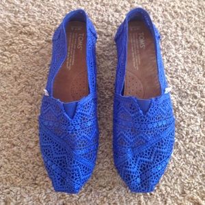 TOMS- Crochet