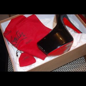 Louboutin Daffodil 160 black patent leather