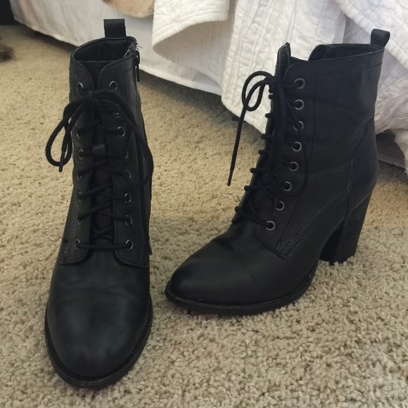 Steve Madden lace up boots