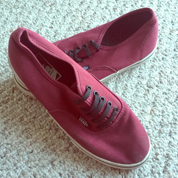 Maroon Vans tennis shoes - Picture 1 of 4
