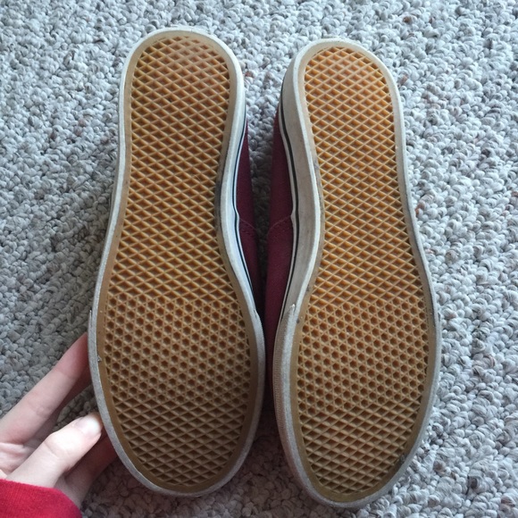 Maroon Vans tennis shoes - Picture 3 of 4