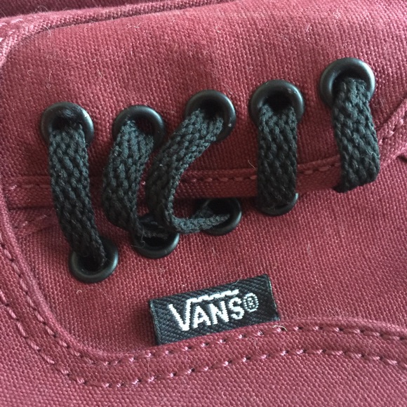 Maroon Vans tennis shoes - Picture 4 of 4
