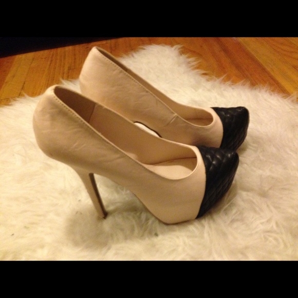 Charlotte Russe cream and black heels - Picture 2 of 2