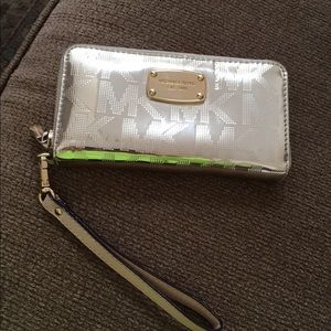 Michael kors wristlet
