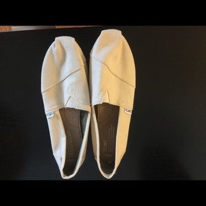 Toms slip on