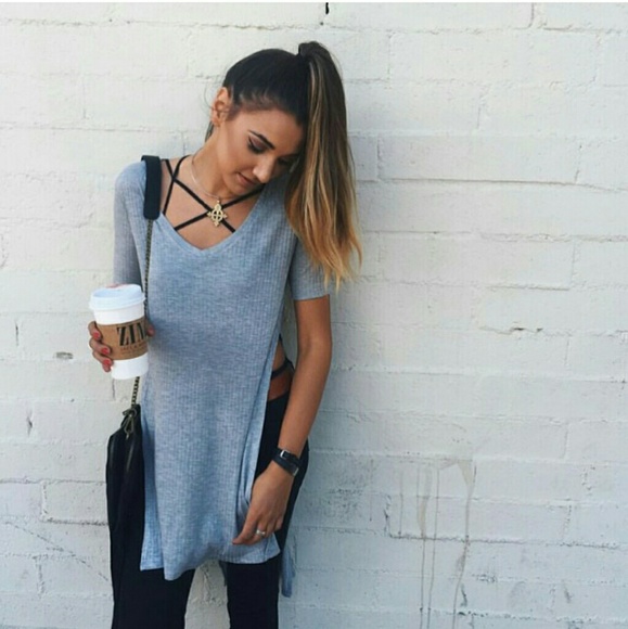 V-neck side slit tee