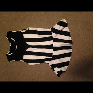 Fit and flare top. Black and white, small