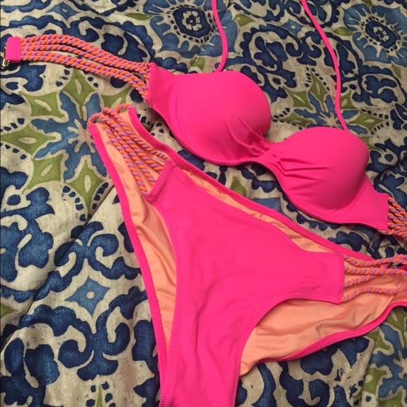 Brand new vs bikinis. - Picture 1 of 3