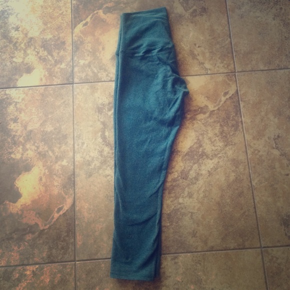 Lulu 3/4 crops. Hunter green.