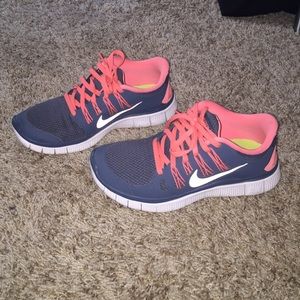 NIKE FREE RUNS 5.0 - Sz 8.5