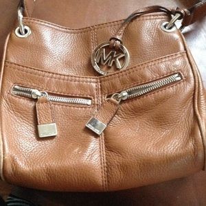 Micheal Kors cross body bag GREAT CONDITION