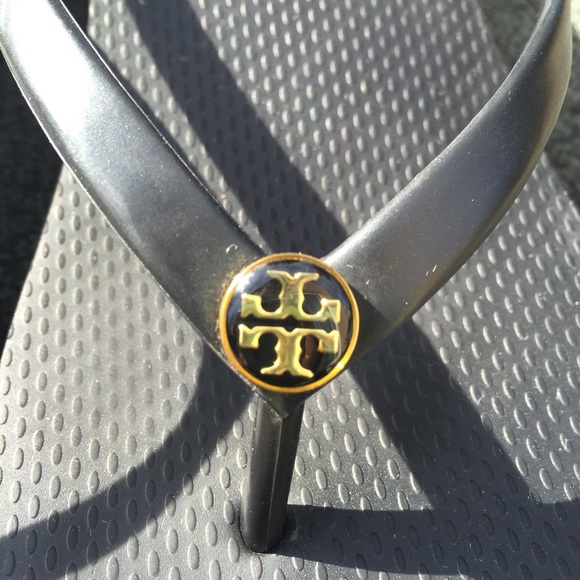 TORY BURCH black enamel wedge flip flop slippers