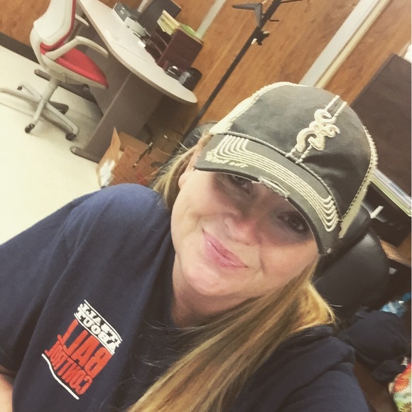 Meet your Posher, Pamela - Picture 1 of 1