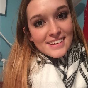 Meet your Posher, Alexis