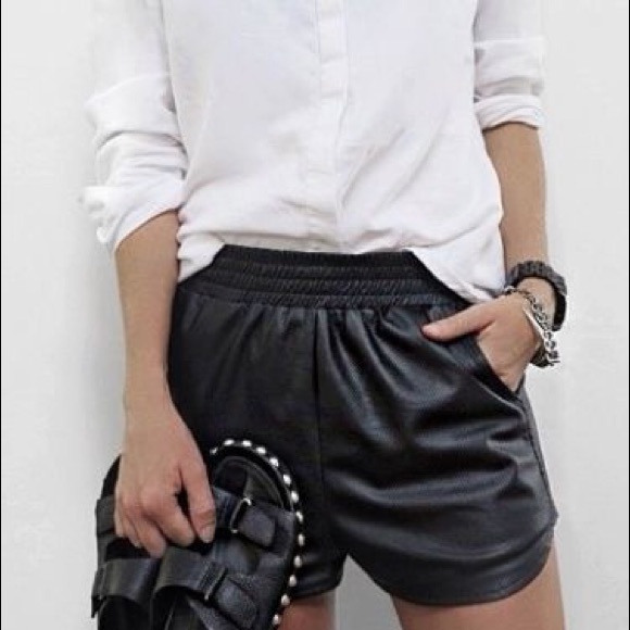 Zara Faux leather short