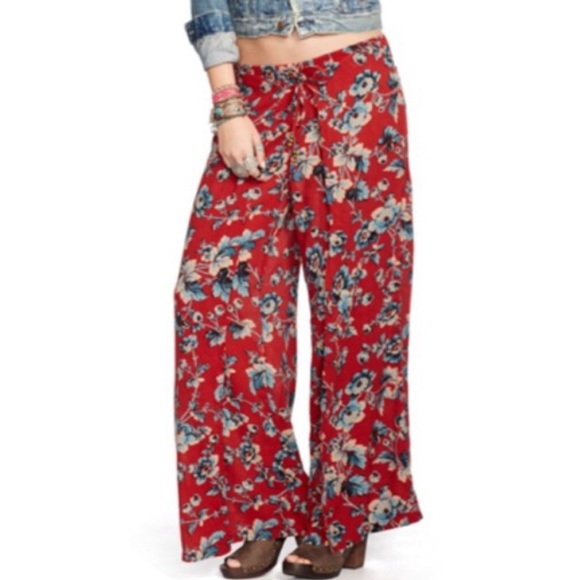 Ralph Lauren Pants - 🎉HP🎉NWT Ralph Lauren D & S smocked wide leg pant
