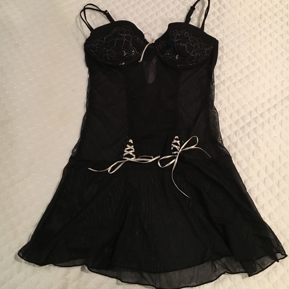 Lingerie - Picture 2 of 4