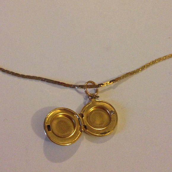 Locket necklace - Picture 2 of 3