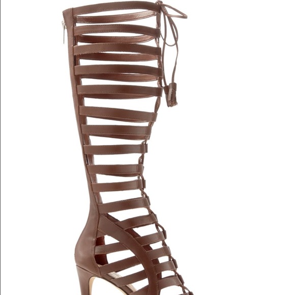 Vince Camuto gladiator - Picture 2 of 3
