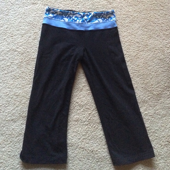 Lululemon cropped yoga pants