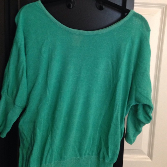 Half sleeve sweater