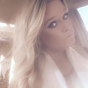 Meet your Posher, Taylr