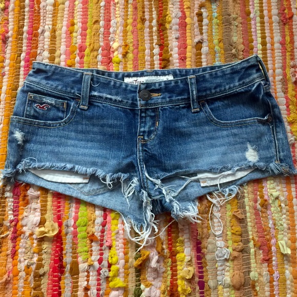 Frayed Jean cut offs ✨