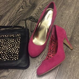 Hot pink suede heels!! Perfect party shoe.
