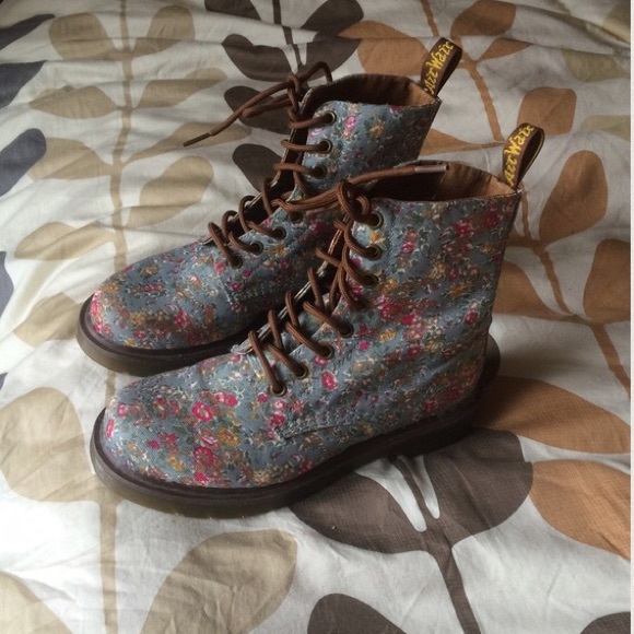 👍Genuine floral Dr.Martens in amazing condition😊