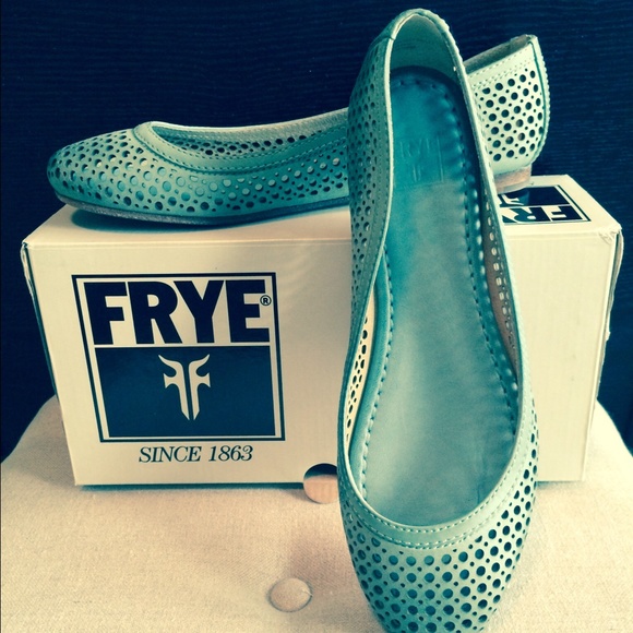 Frye Shoes - 🎉HP🎉 NEW Frye Carson Perforated Ballet Flats