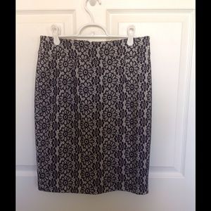 Banana Republic Lace Pencil skirt