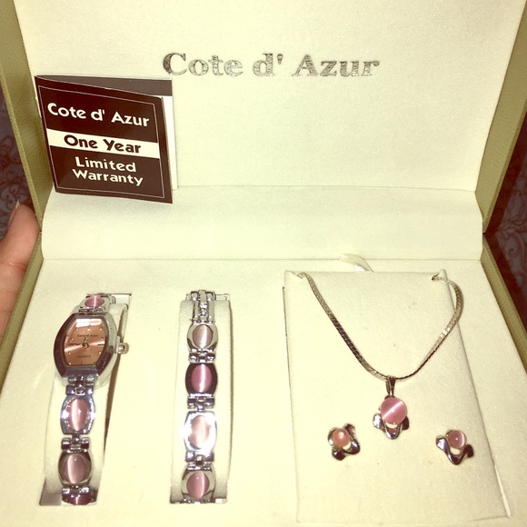 EVERYTHING NEEDS TO GO!🎉 Entire Jewelry Set!
