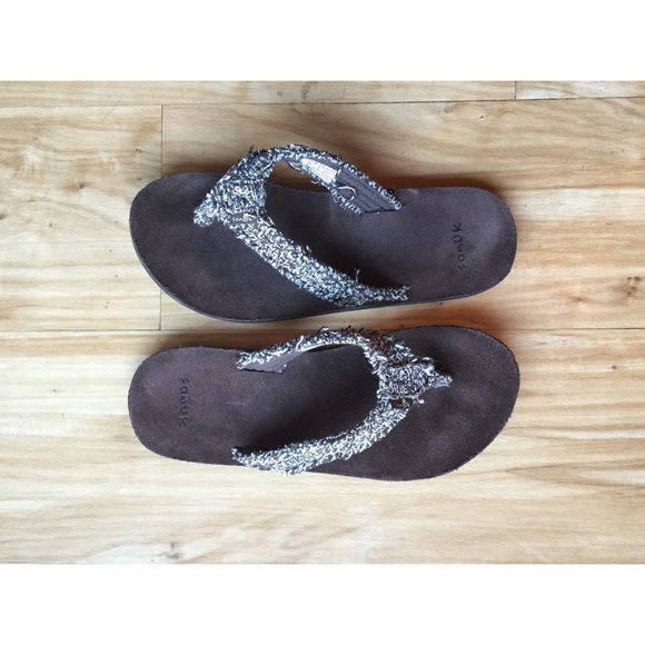 NEVER WORN Sanuk Flipflops